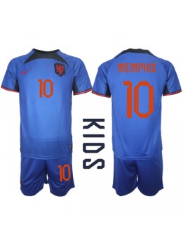 Otroški Nogometna dresi replika Nizozemska Memphis Depay #10 Gostujoči SP 2022 Kratek rokav (+ hlače)